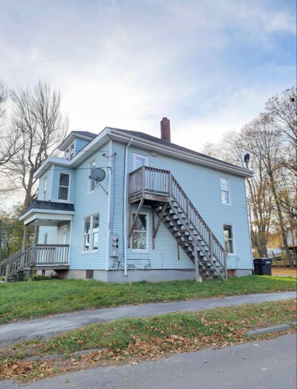 Foto principal - 689 Main St