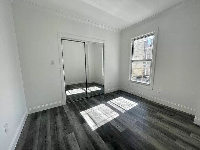 Building Photo - 598 Morris Avenue