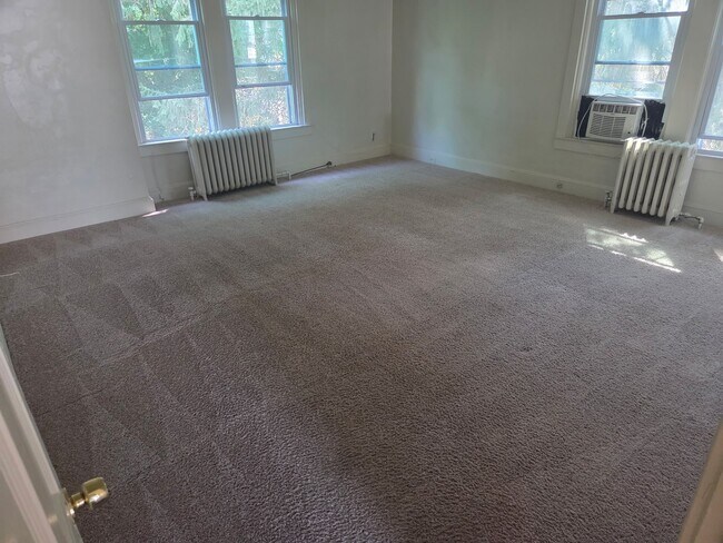 Building Photo - 412 Highland Ave