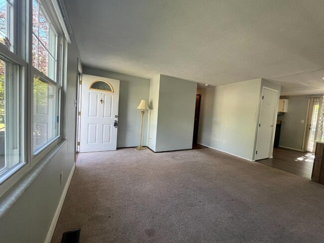 Building Photo - 1413 Cardwell Square S