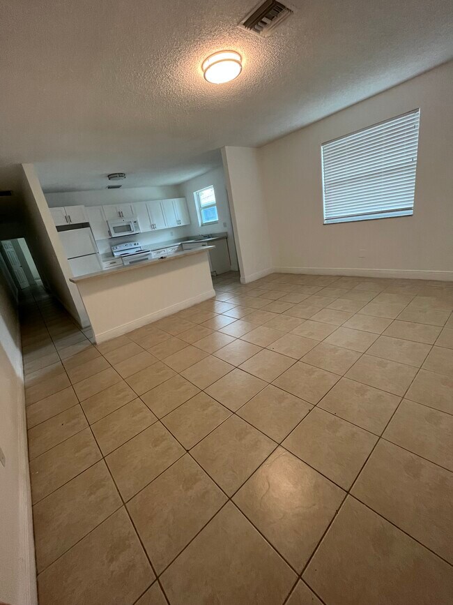 Foto del edificio - 6812 NW 2nd Ave