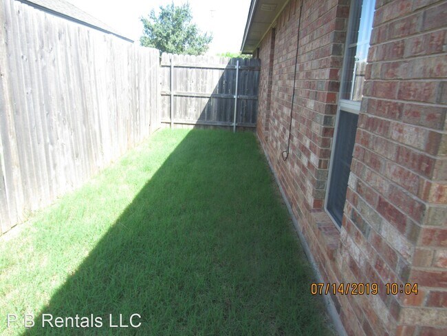 Building Photo - 3 br, 2 bath House - 318 SW Boatsman Avenue