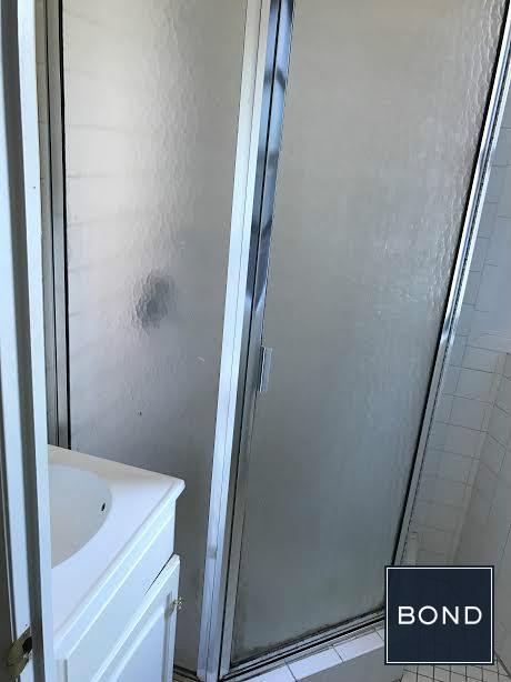 Foto del edificio - 408 W 48th St