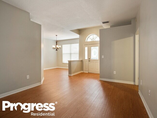 Building Photo - 14901 Rocky Ledge Dr