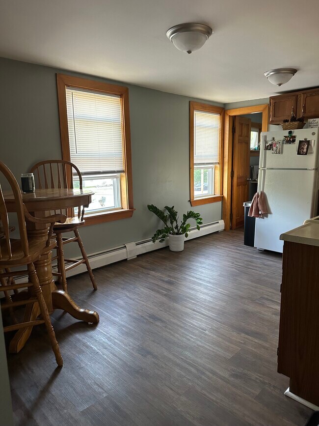 Foto del edificio - 121 Main Rd