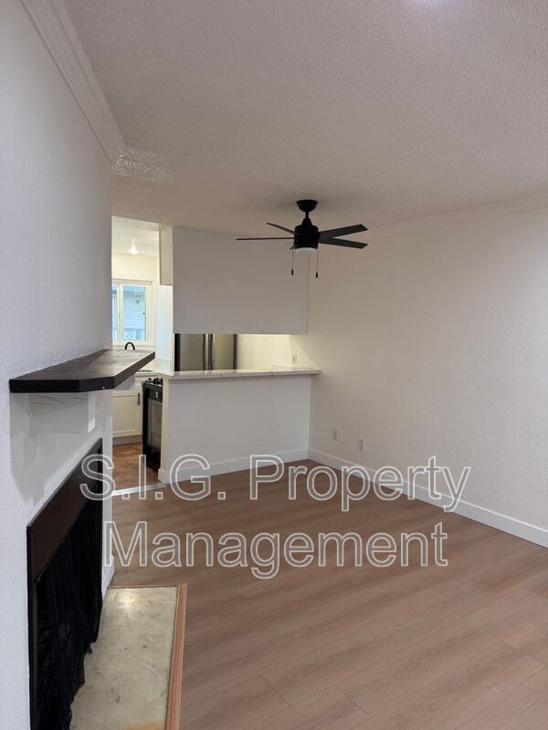 Foto del edificio - 10635 Sherman Grove Ave
