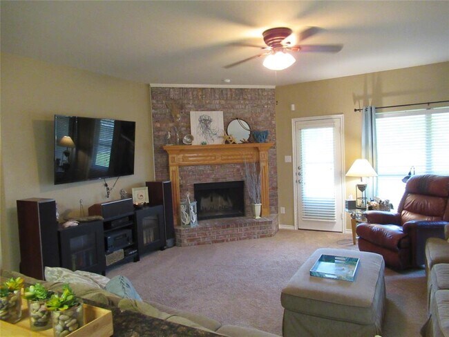 Foto del edificio - 12768 Gardendale Dr