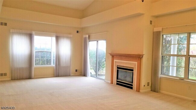 Foto del edificio - 21 Four Oaks Rd