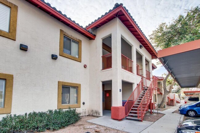 Building Photo - Spacious 3 Bed 2 Bath Tempe Condo - 2nd Floor