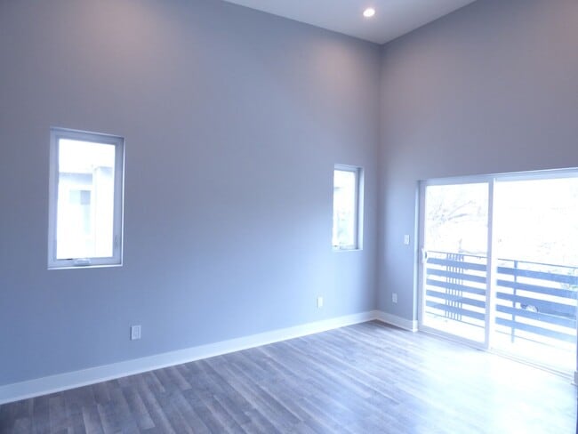 Foto del edificio - 1923 Holly Dr