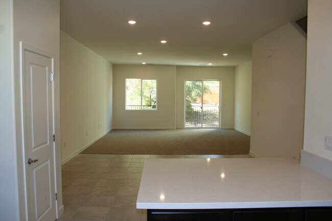 Foto del edificio - New Townhome in Sun Valley
