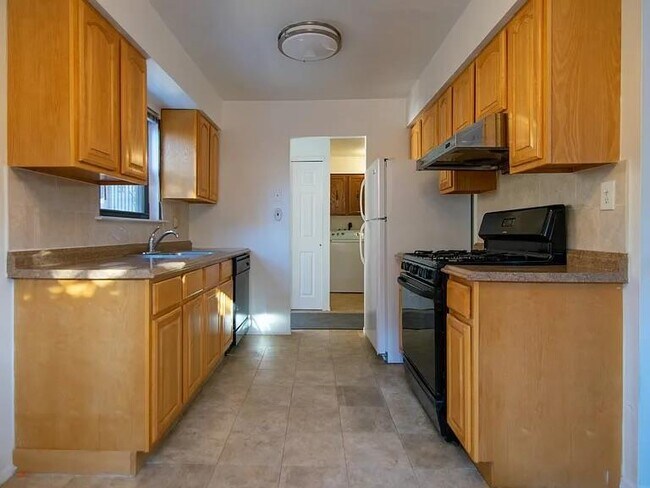 Foto del edificio - 61-36 233rd St