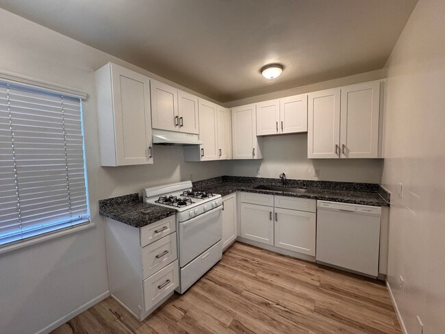 Foto del edificio - 12000 Moorpark St