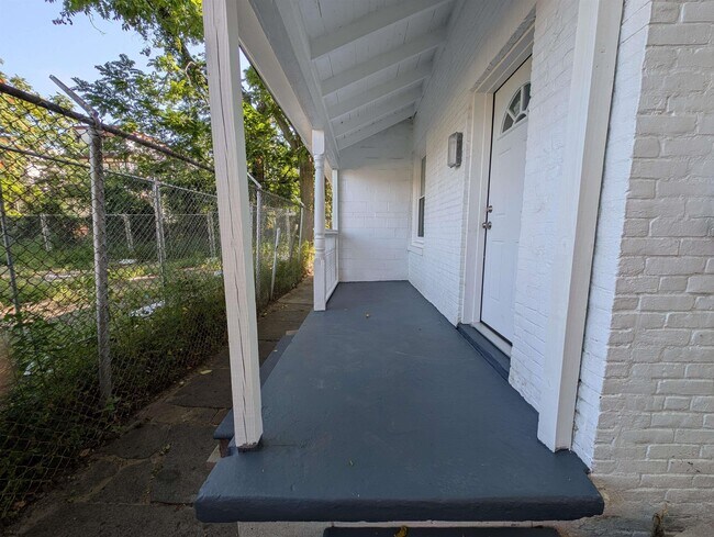 Foto del edificio - 904 Westcoat Pl