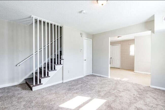 Foto del edificio - Updated 2-Bed, 1-Bath Townhouse Just Minut...