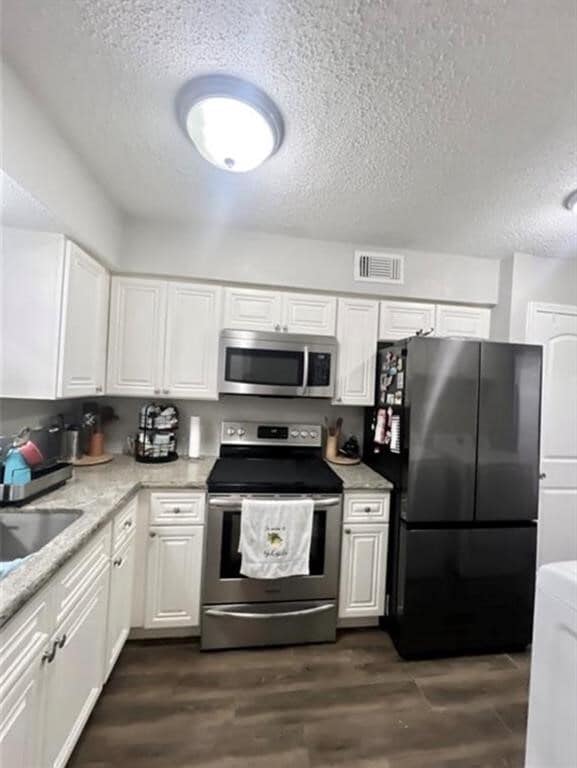 Foto del edificio - 2112 Greenbriar Colony Dr