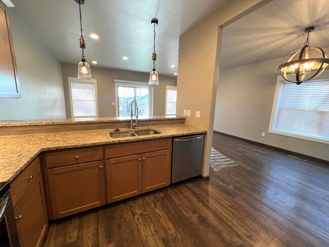 Building Photo - 3864 Creek View Dr