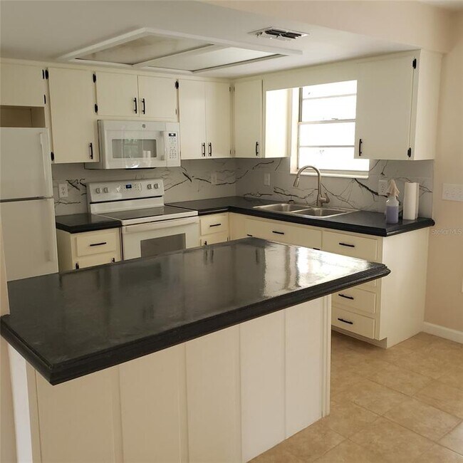 Building Photo - 5401 SW 191st Ct