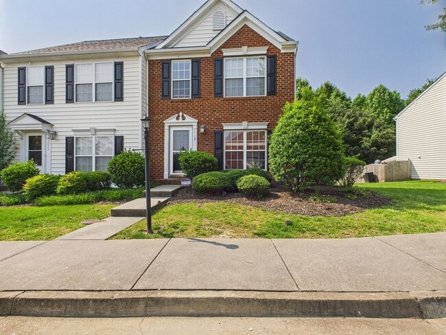 Building Photo - Charming 3-Bedroom Townhome in Magnolia Po...