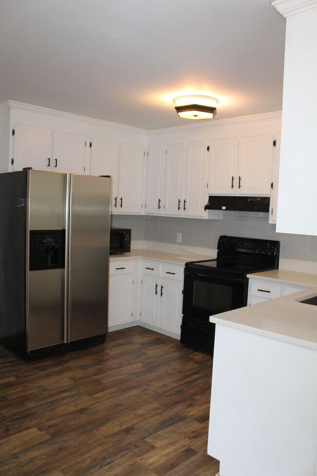 Foto del edificio - 107 Clairmont Rd NE