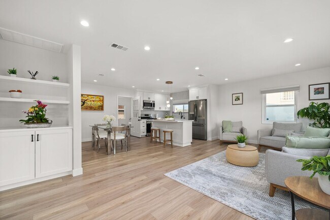 Building Photo - Beautiful Remodeled 2 Bedroom/2 Bath Home
