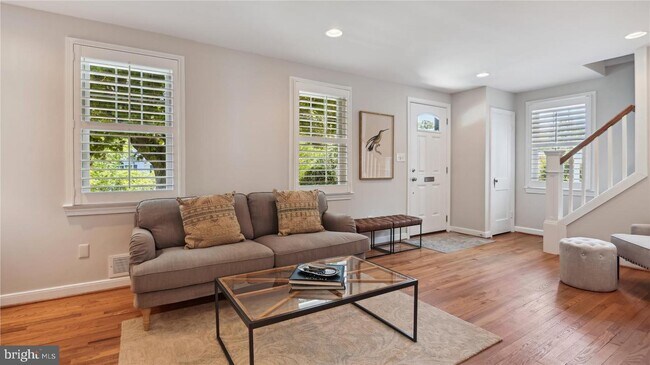 Foto del edificio - 960 Patrick Henry Dr