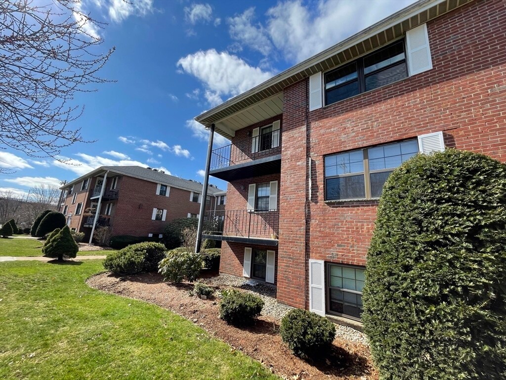 360 Neponset St Unit 709, Canton, MA 02021 Condo for Rent in Canton