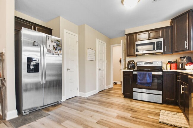 Building Photo - Pet Friendly Three Bedroom!