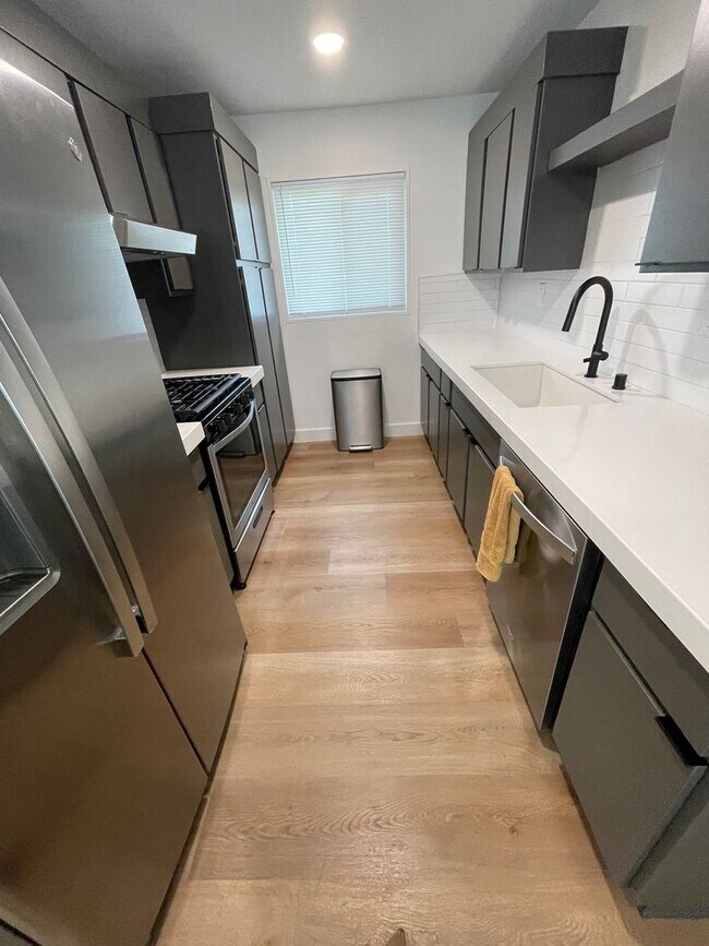 Foto del edificio - Beautiful Upgraded home and ready to Move ...