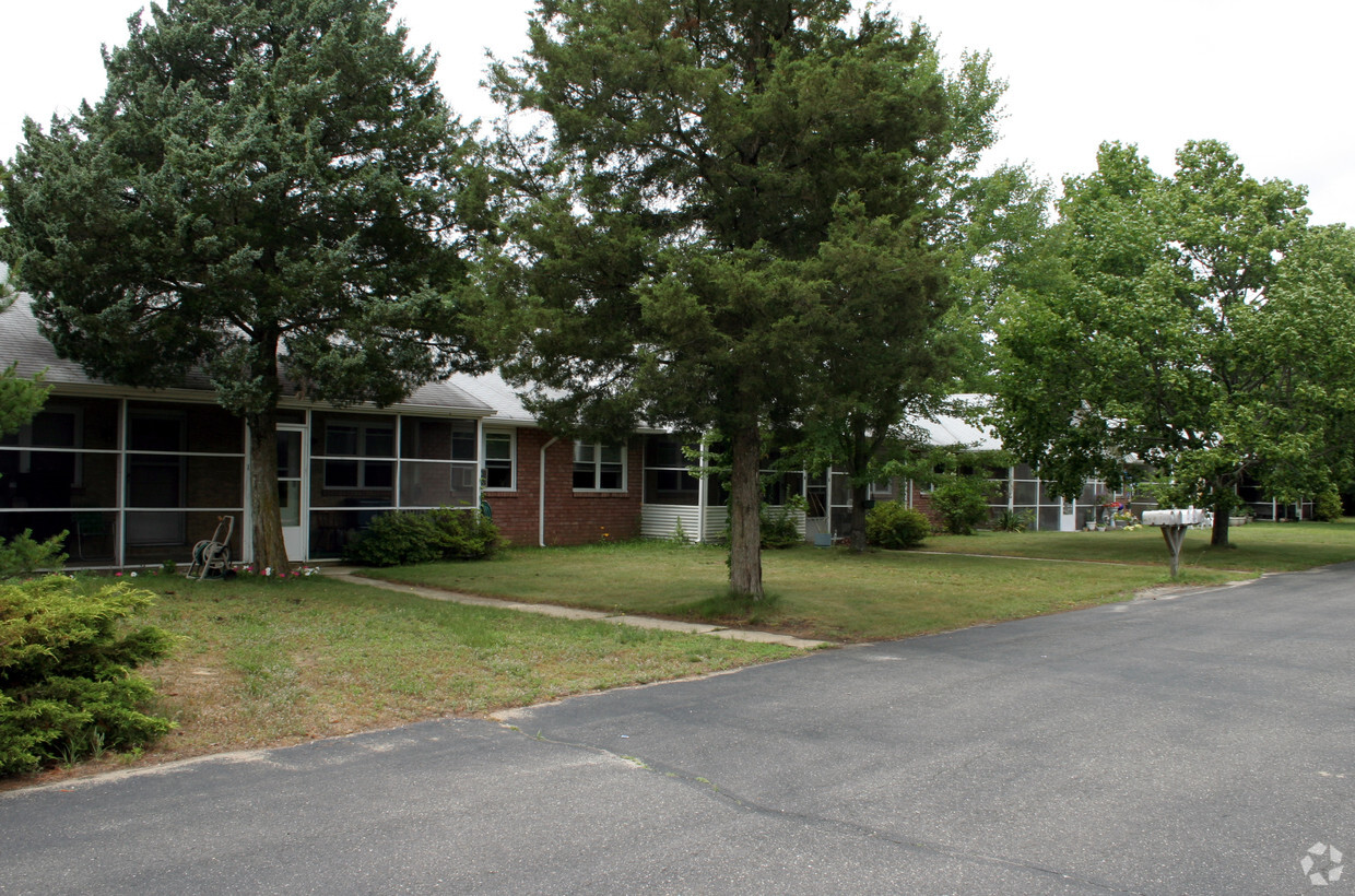 Building Photo - Pleasant Gardens