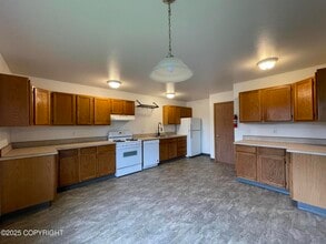 Building Photo - 3903 Iowa Dr