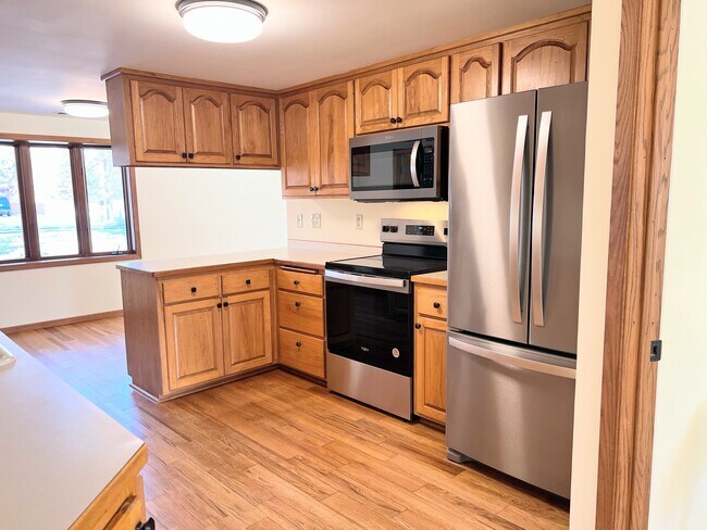 Foto del edificio - 1670 Stillwater St