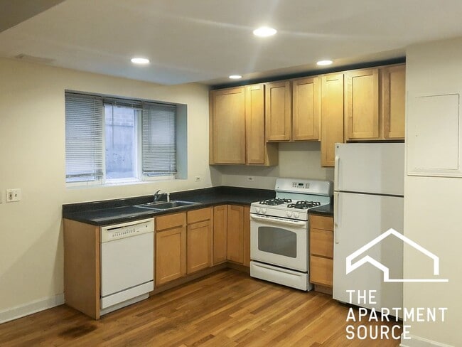 Photo - 3926 N Pine Grove Ave Apartment