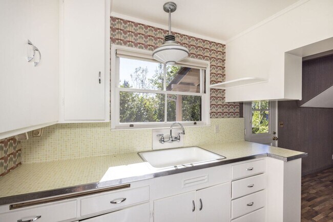 Foto del edificio - 1 Bed, 1 Bath Standalone ADU w/ Laundry & ...