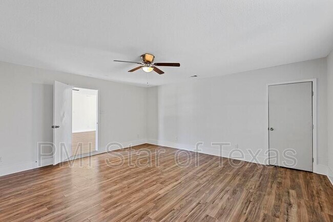 Building Photo - 834 Jadewood Dr