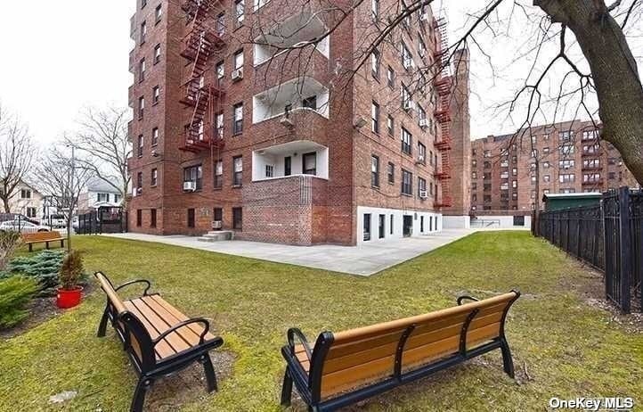 Primary Photo - 143-50 Hoover Ave