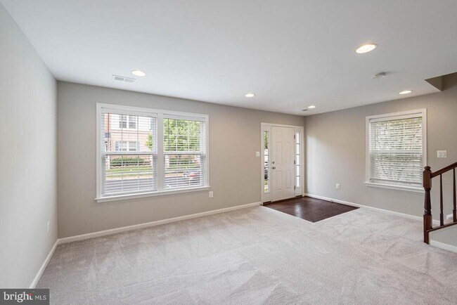 Building Photo - 9947 Fendall St