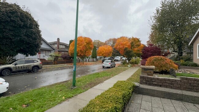 Photo du bâtiment - 3955 Pandora St