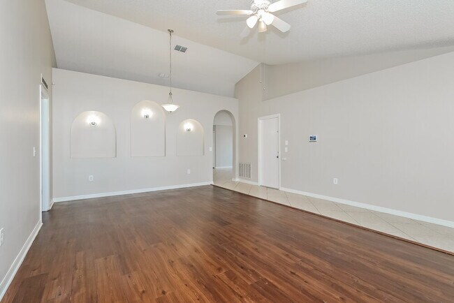 Building Photo - 225 Cranbrook Dr