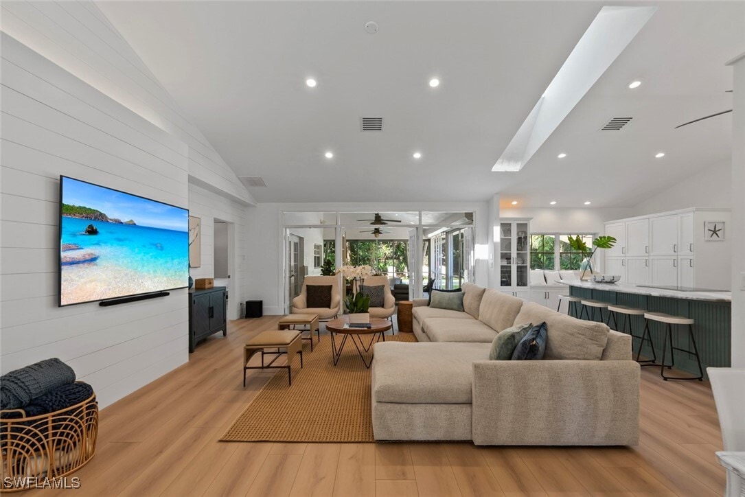 Primary Photo - 339 4th Ave N