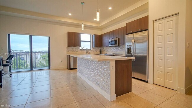 Foto del edificio - 3 br, 2 bath House - 10407 NW 82nd St Unit 35