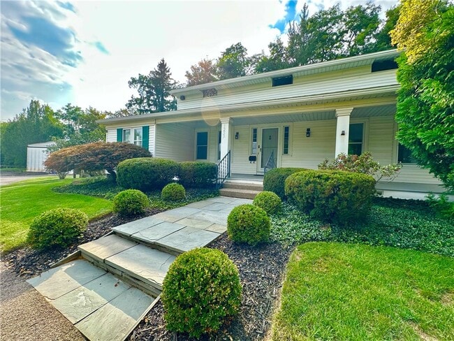 Building Photo - 1253 Fairport Rd