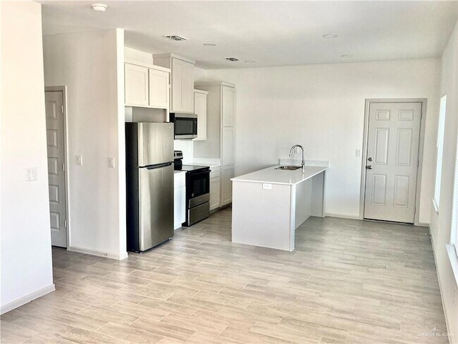 Foto del edificio - 7814 N 58th St
