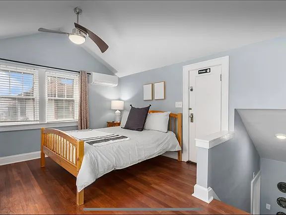 Foto del edificio - "Charming 3-Bed, 2-Bath Home on Holmes St, Kansas City - Your Cozy Retreat Awaits!"