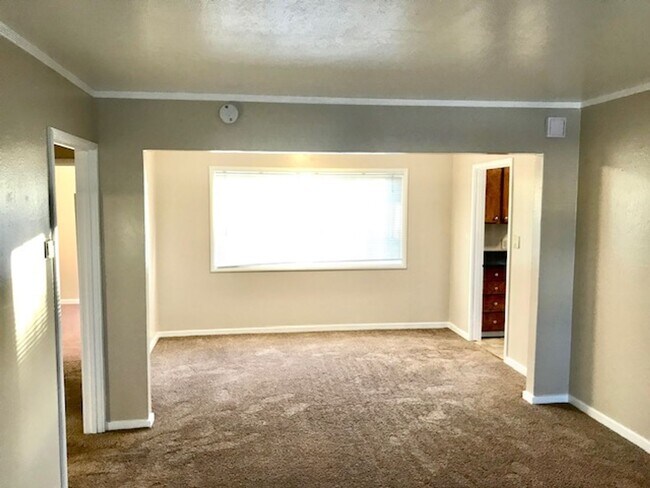 Building Photo - 2 Bed 1 Bath House with Attached Garage in...