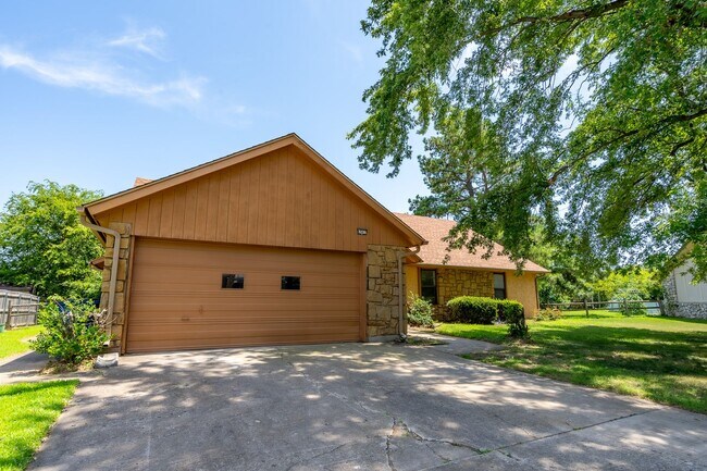 Foto del edificio - Absolute Rare Find! 6 Bedroom Home, Jenks ...