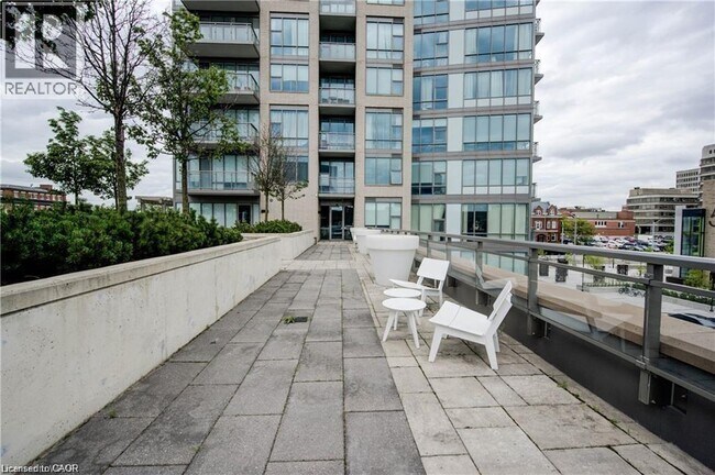 Building Photo - 85 Duke St W