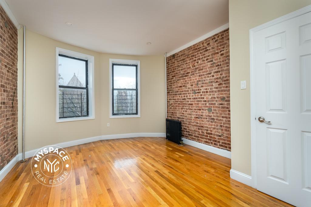 Primary Photo - 994 Bushwick Ave