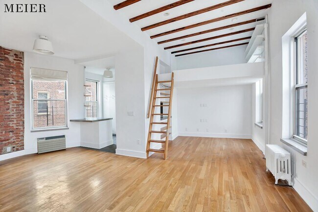 Building Photo - 211 West 10th Street