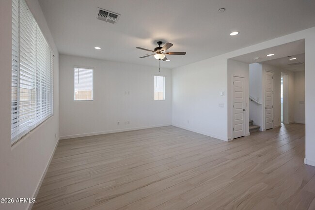 Foto del edificio - 12034 Calle de Pompas W